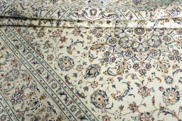 Close-up detail of New Kashan rug from Iran / Persia showing Wool weave