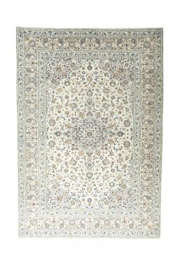 Full view of New Kashan rug from Iran / Persia, 350 × 246 cm in Beige tones