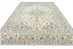 Surface texture of New Kashan rug with natural Wool and intricate pattern