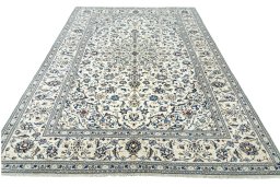 Surface texture of New Kashan rug with natural Wool and intricate pattern