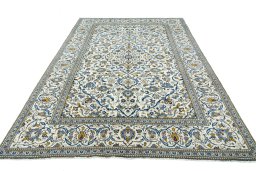 Surface texture of 2000s Kashan rug with natural Wool and intricate pattern