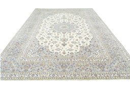 Surface texture of 2000s Kashan rug with natural Wool and intricate pattern