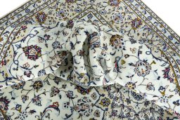 Surface texture of 2000s Kashan rug with natural Wool and intricate pattern