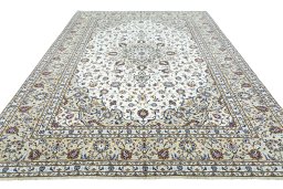 Surface texture of 2000s Kashan rug with natural Wool and intricate pattern