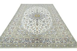 Surface texture of 2000s Kashan rug with natural Wool and intricate pattern