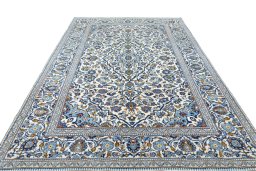 Surface texture of 2000s Kashan rug with natural Wool and intricate pattern
