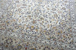 Close-up detail of New Kashan rug from Iran / Persia showing Wool weave