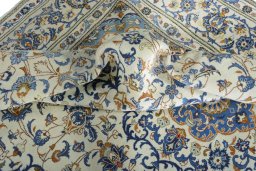 Surface texture of 2000s Kashan rug with natural Wool and intricate pattern