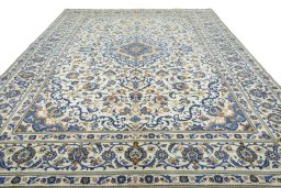 Surface texture of 2000s Kashan rug with natural Wool and intricate pattern