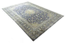 Close-up detail of New Kashan rug from Iran / Persia showing Cork weave
