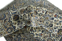Surface texture of New Kashan rug with natural Wool and intricate pattern