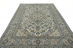 Surface texture of New Kashan rug with natural Wool and intricate pattern
