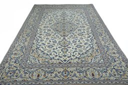 Surface texture of 2000s Kashan rug with natural Wool and intricate pattern