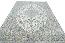 Surface texture of New Kashan rug with natural Wool and intricate pattern