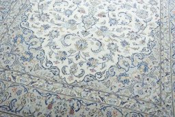 Close-up detail of New Kashan rug from Iran / Persia showing Wool weave