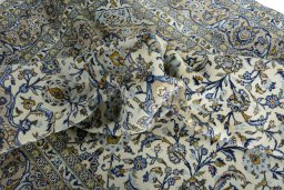Surface texture of 2000s Kashan rug with natural Wool and intricate pattern
