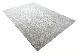 Close-up detail of New Kashan rug from Iran / Persia showing Wool weave