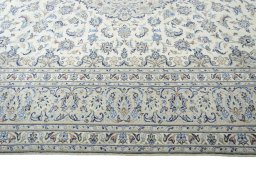 Corner detail of New Kashan rug showing border pattern and Wool pile