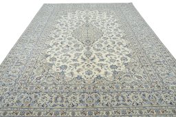Surface texture of New Kashan rug with natural Wool and intricate pattern