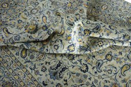 Surface texture of 2000s Kashan rug with natural Wool and intricate pattern