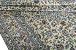 Close-up detail of New Kashan rug from Iran / Persia showing Wool weave