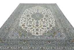 Surface texture of 2000s Kashan rug with natural Wool and intricate pattern
