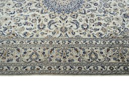 Corner detail of New Kashan rug showing border pattern and Wool pile