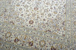 Close-up detail of New Kashan rug from Iran / Persia showing Wool weave
