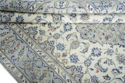 Surface texture of 2000s Kashan rug with natural Wool and intricate pattern