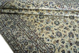 Close-up detail of New Kashan rug from Iran / Persia showing Wool weave