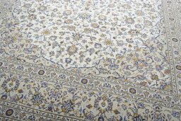 Close-up detail of New Kashan rug from Iran / Persia showing Wool weave
