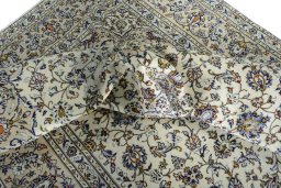 Surface texture of 2000s Kashan rug with natural Wool and intricate pattern