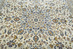 Central medallion detail of New Kashan rug from Iran / Persia