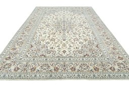Surface texture of New Kashan rug with natural Wool and intricate pattern