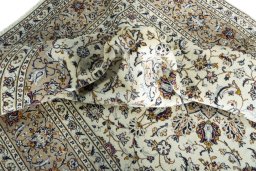 Surface texture of 2000s Kashan rug with natural Wool and intricate pattern