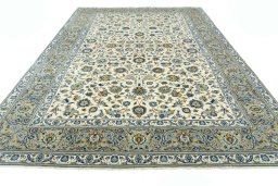 Surface texture of 2000s Kashan rug with natural Wool and intricate pattern