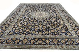 Surface texture of 2000s Kashan rug with natural Wool and intricate pattern