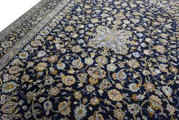 Surface texture of 2000s Kashan rug with natural Wool and intricate pattern