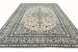 Surface texture of New Kashan rug with natural Wool and intricate pattern