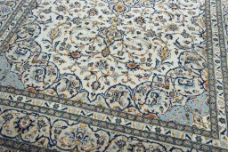 Close-up detail of New Kashan rug from Iran / Persia showing Wool weave
