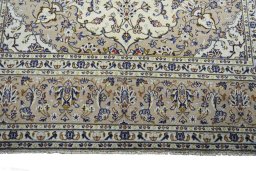 Full view of New Kashan rug from Iran / Persia, 300 × 200 cm in Beige tones