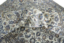 Surface texture of 2000s Kashan rug with natural Wool and intricate pattern