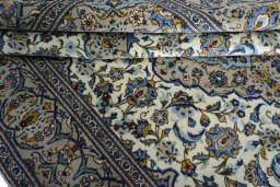 Surface texture of 2000s Kashan rug with natural Wool and intricate pattern