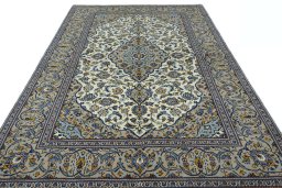 Surface texture of 2000s Kashan rug with natural Wool and intricate pattern