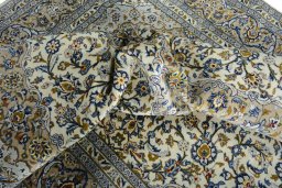Surface texture of 2000s Kashan rug with natural Wool and intricate pattern