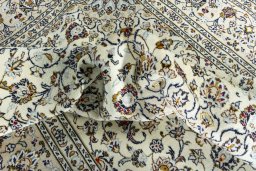 Surface texture of 2000s Kashan rug with natural Wool and intricate pattern