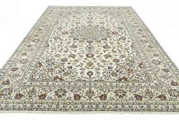 Surface texture of 2000s Kashan rug with natural Wool and intricate pattern