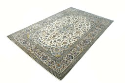 Corner detail of New Kashan rug showing border pattern and Wool pile