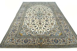 Surface texture of New Kashan rug with natural Wool and intricate pattern