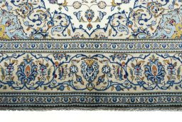 Full view of New Kashan rug from Iran / Persia, 302 × 197 cm in Beige tones